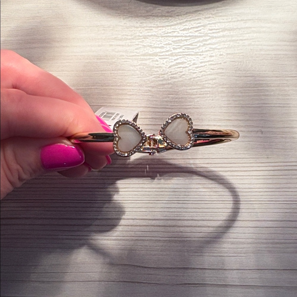 TAHARI Gold/ Mother of Pearl Heart Cuff NWT - Picture 4 of 8